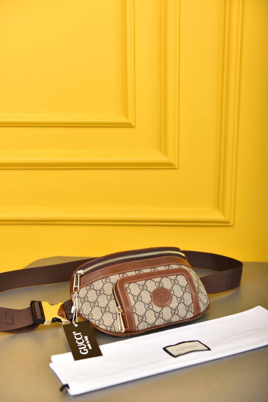 Gürteltasche mit Ineinandergreifendem