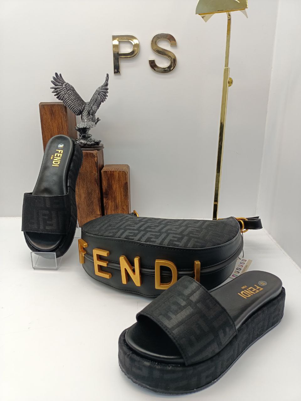 F D- Sac et Ensemble de Pantoufles