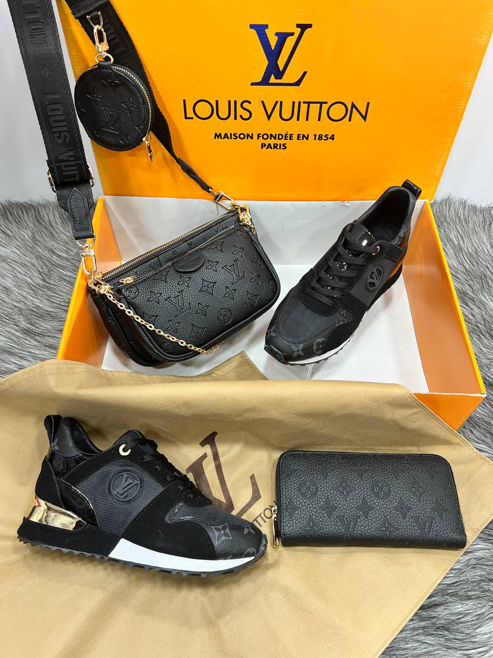L - Ensemble sac, chaussures et portefeuille