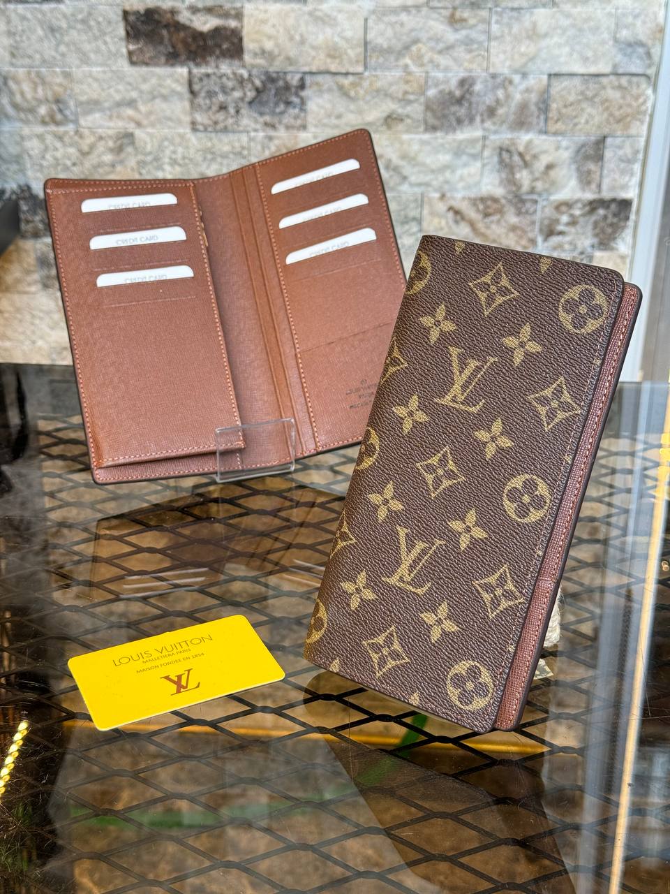 L - Portefeuille Brazza en cuir (v1)