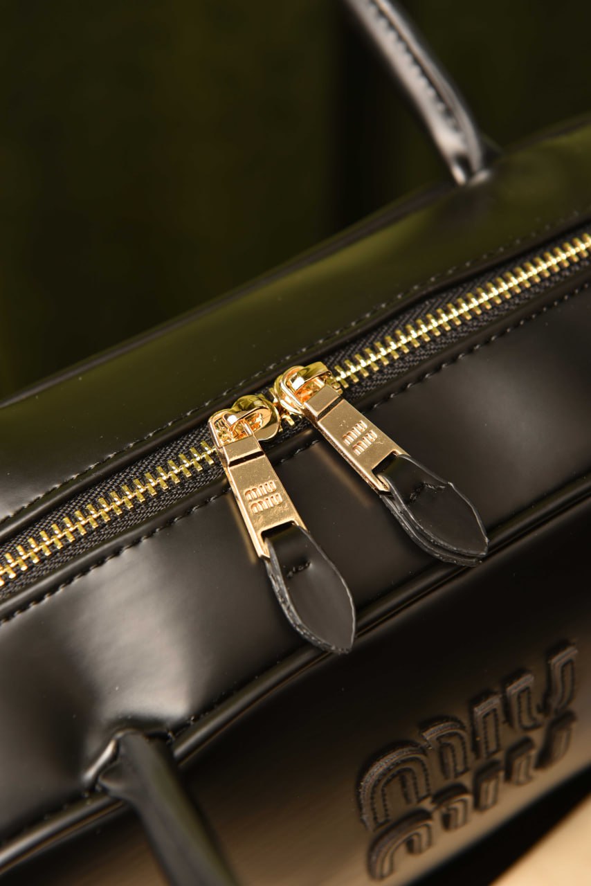MM - Beuteltasche aus Leder