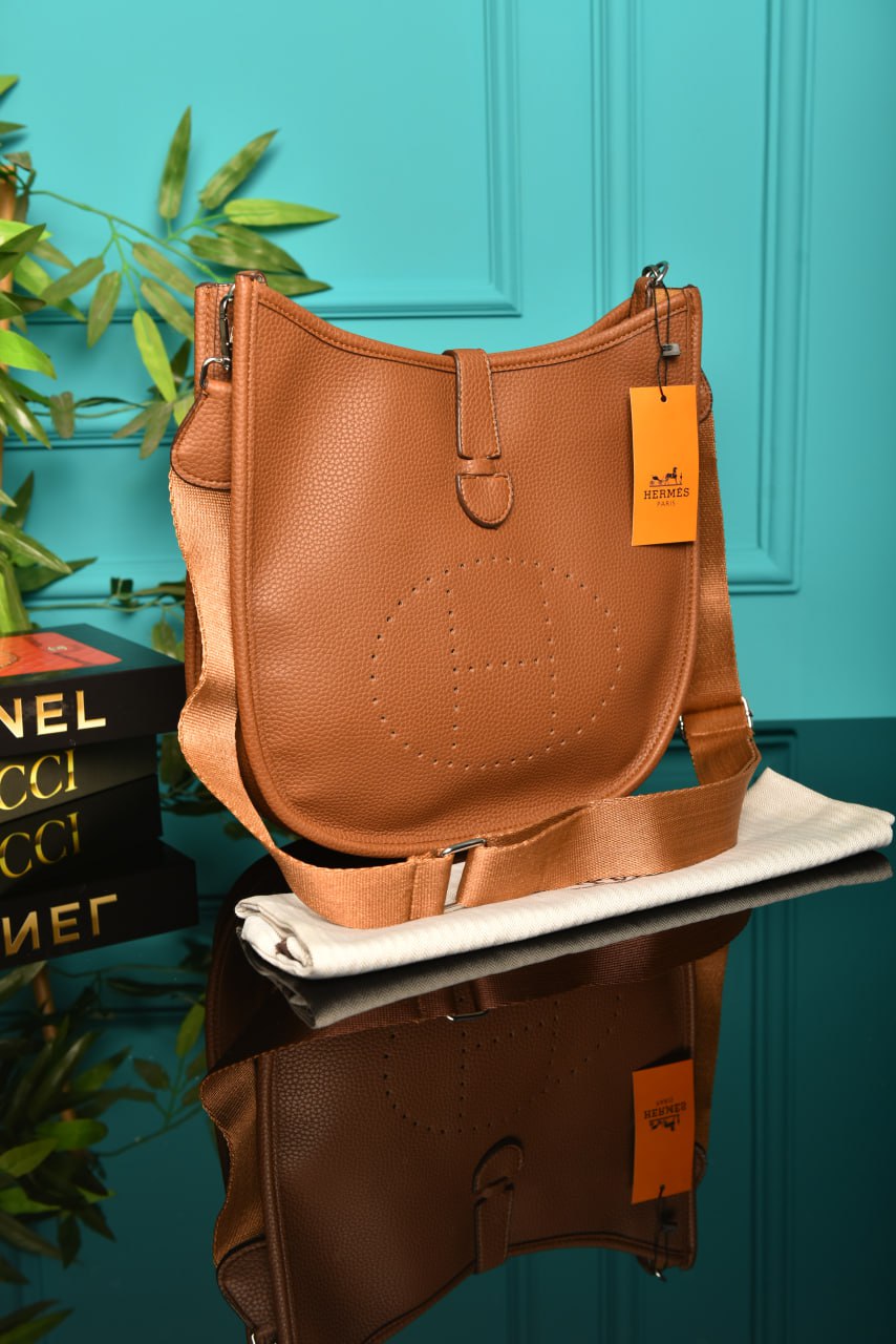 Evelyne Crossbody