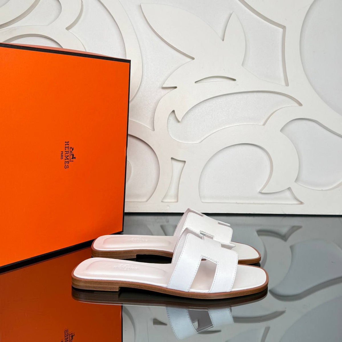 Oran Slippers (White)