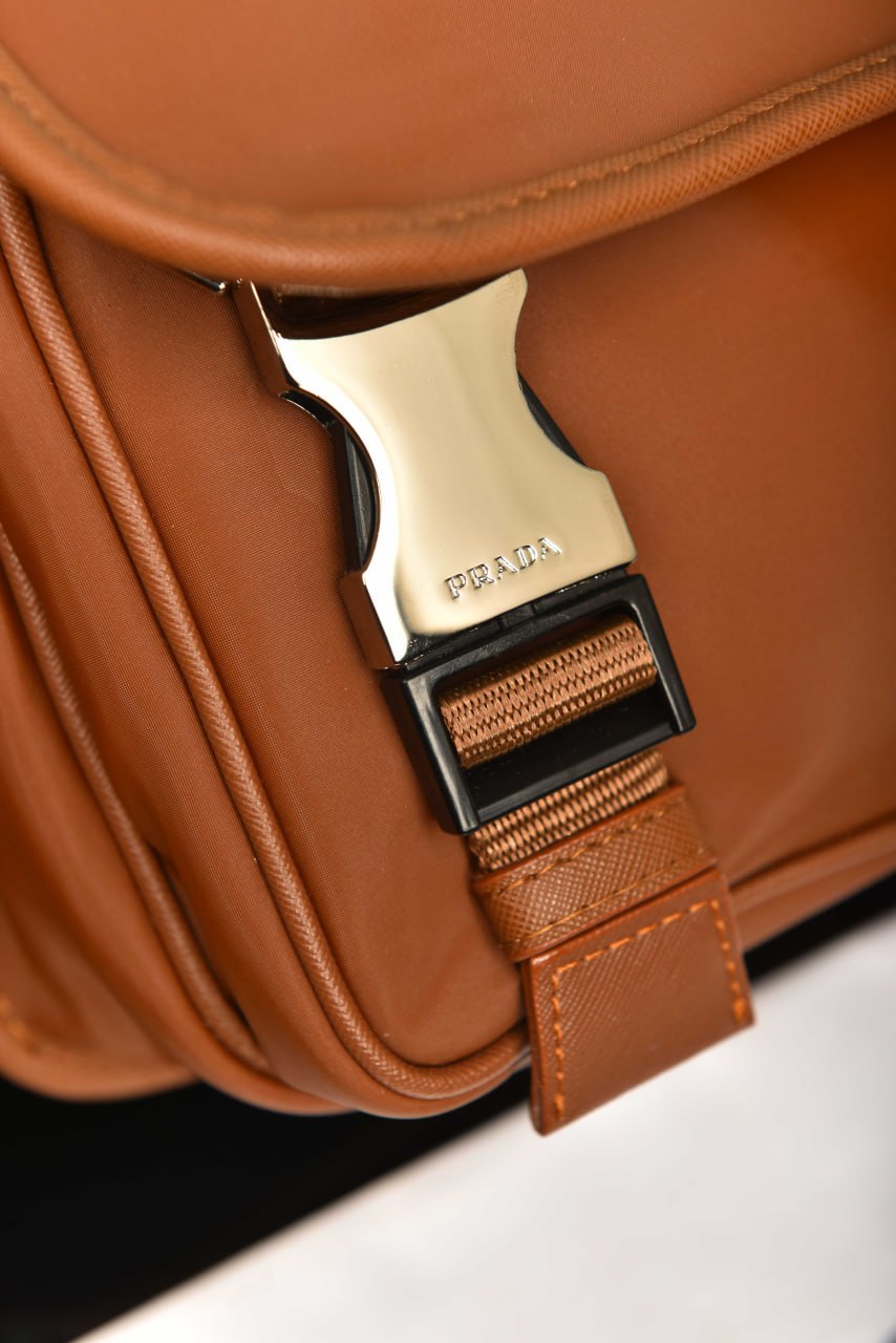 PRD - Tasche aus Nylon und Saffiano-Leder mit Riemen