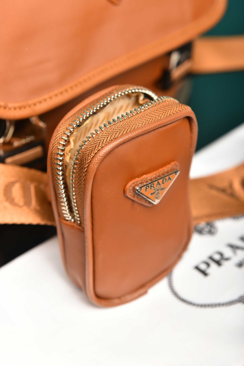 PRD - Tasche aus Nylon und Saffiano-Leder mit Riemen