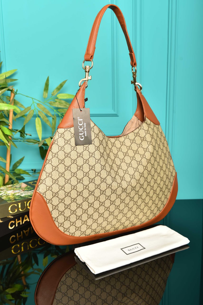 B Große Schultertasche