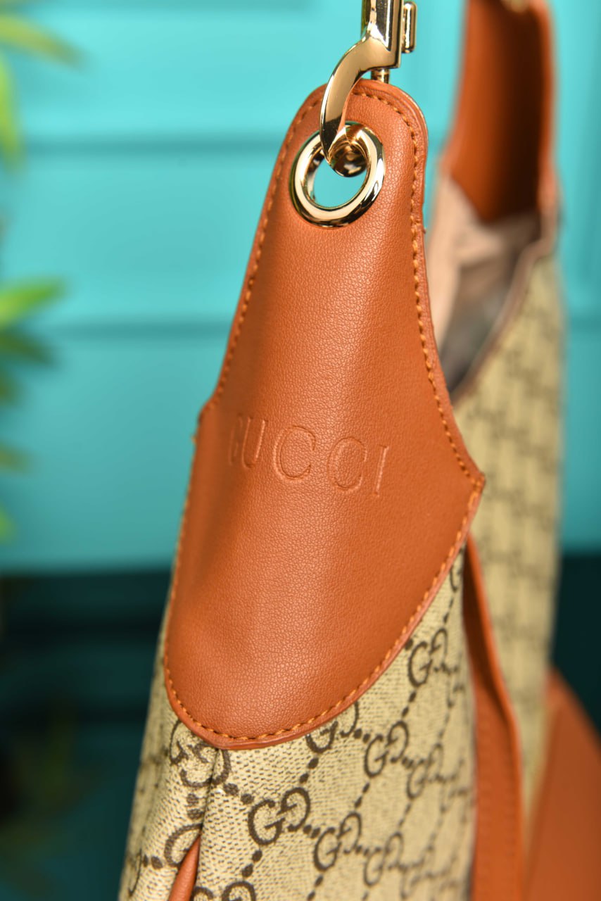 B Große Schultertasche