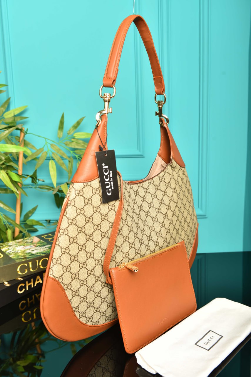 B Große Schultertasche