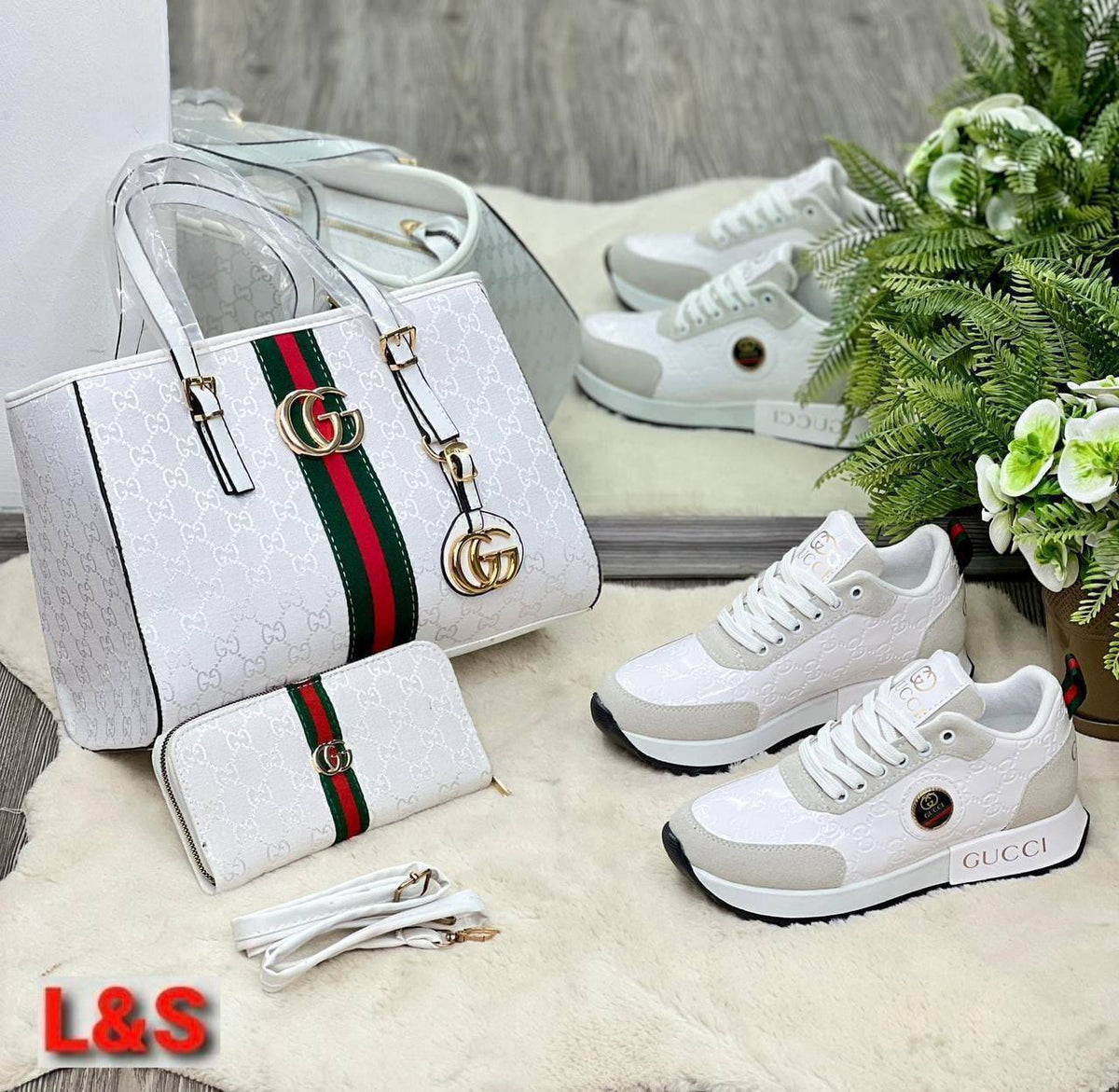 Sac et chaussures et portefeuille