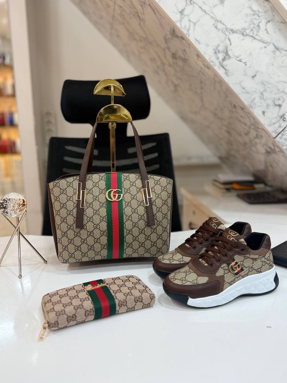 Sac, chaussures et portefeuille