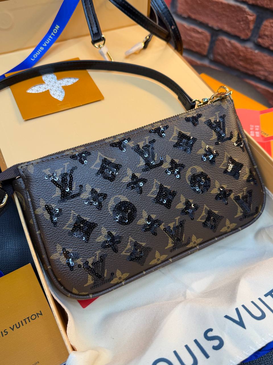 Pochette Accessoires – (Video)