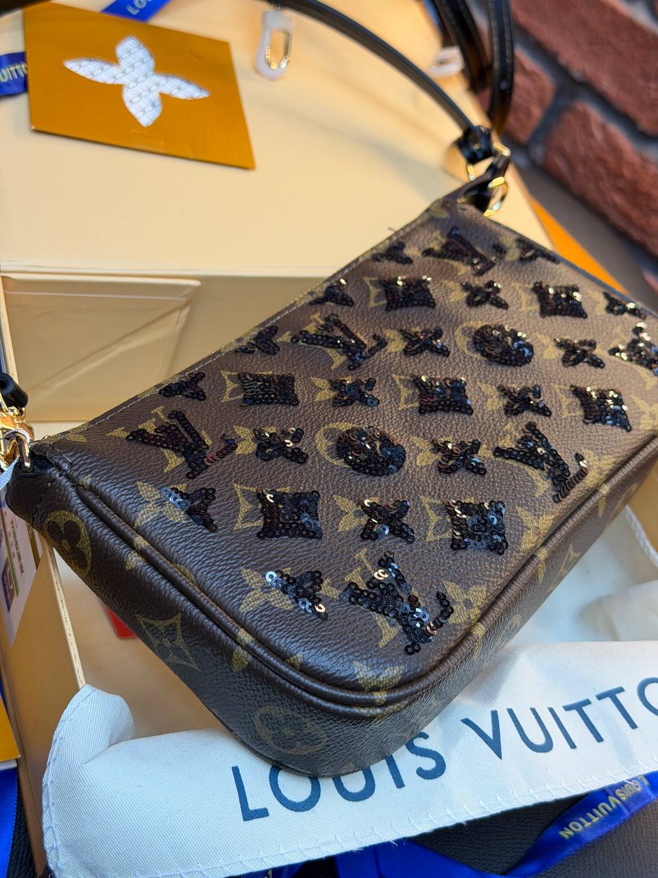 Pochette Accessoires – (Video)