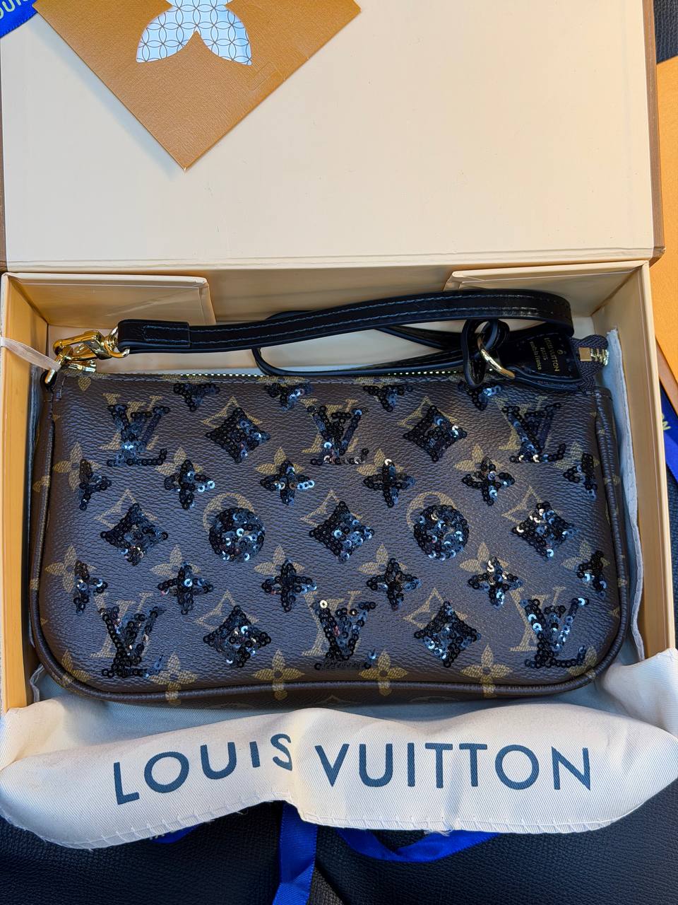 Pochette Accessoires – (Video)