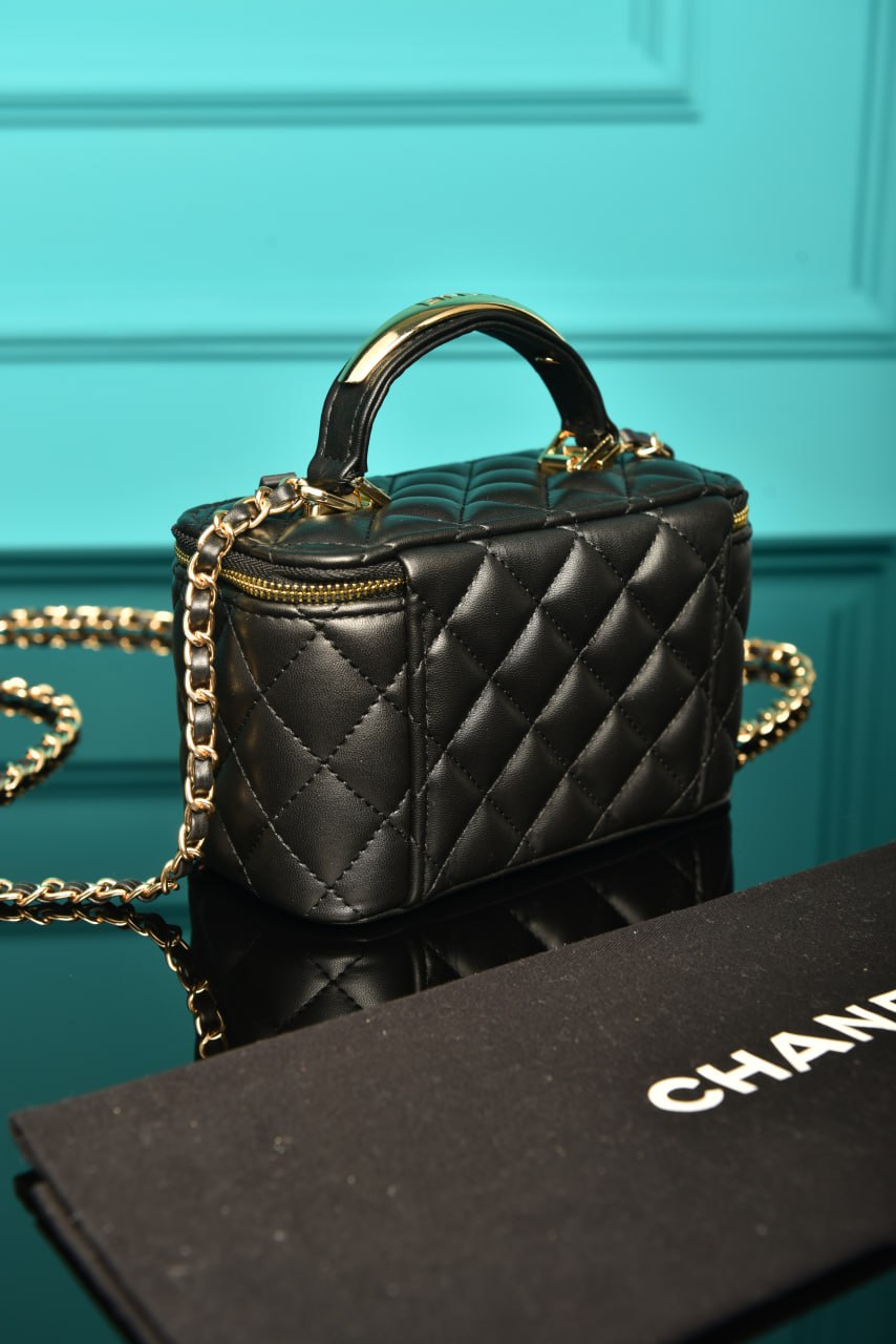 CH - Quilted Small Lambskin Vanity Case