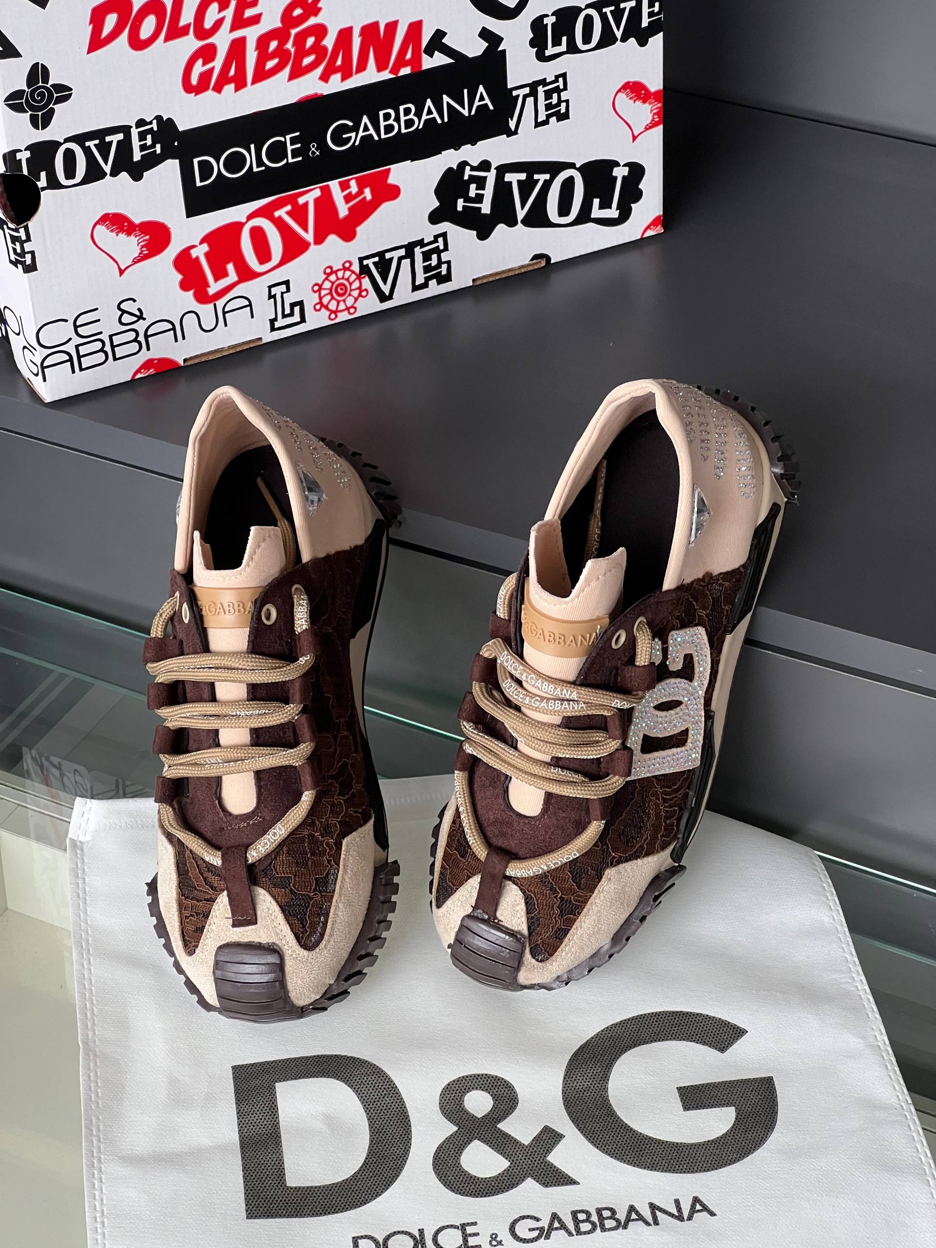 D - Chaussures