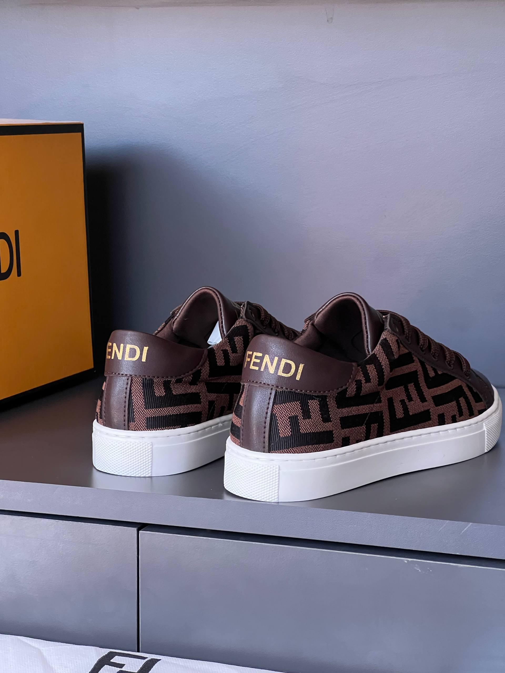 F- Chaussures