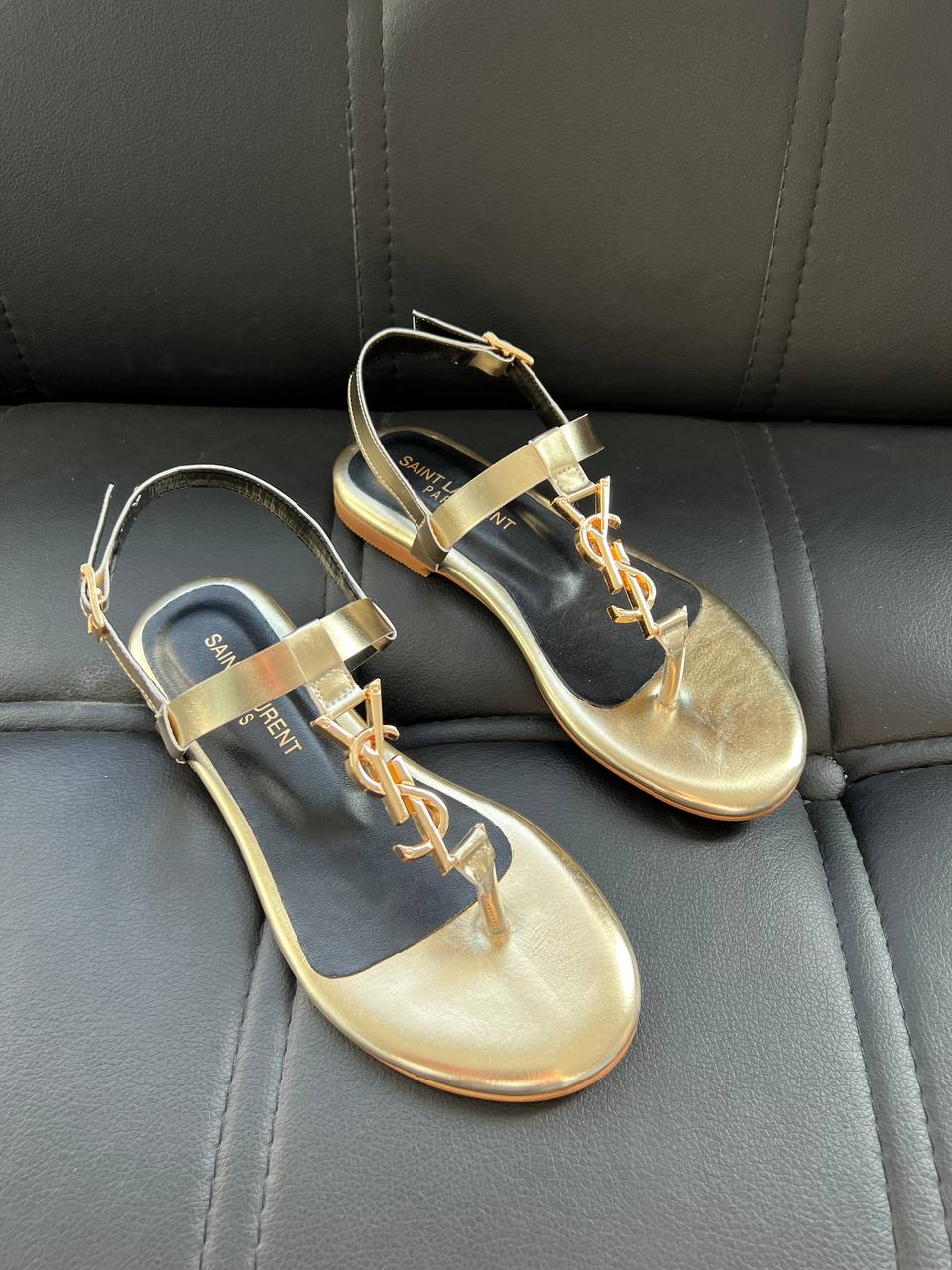 'Y Sandals