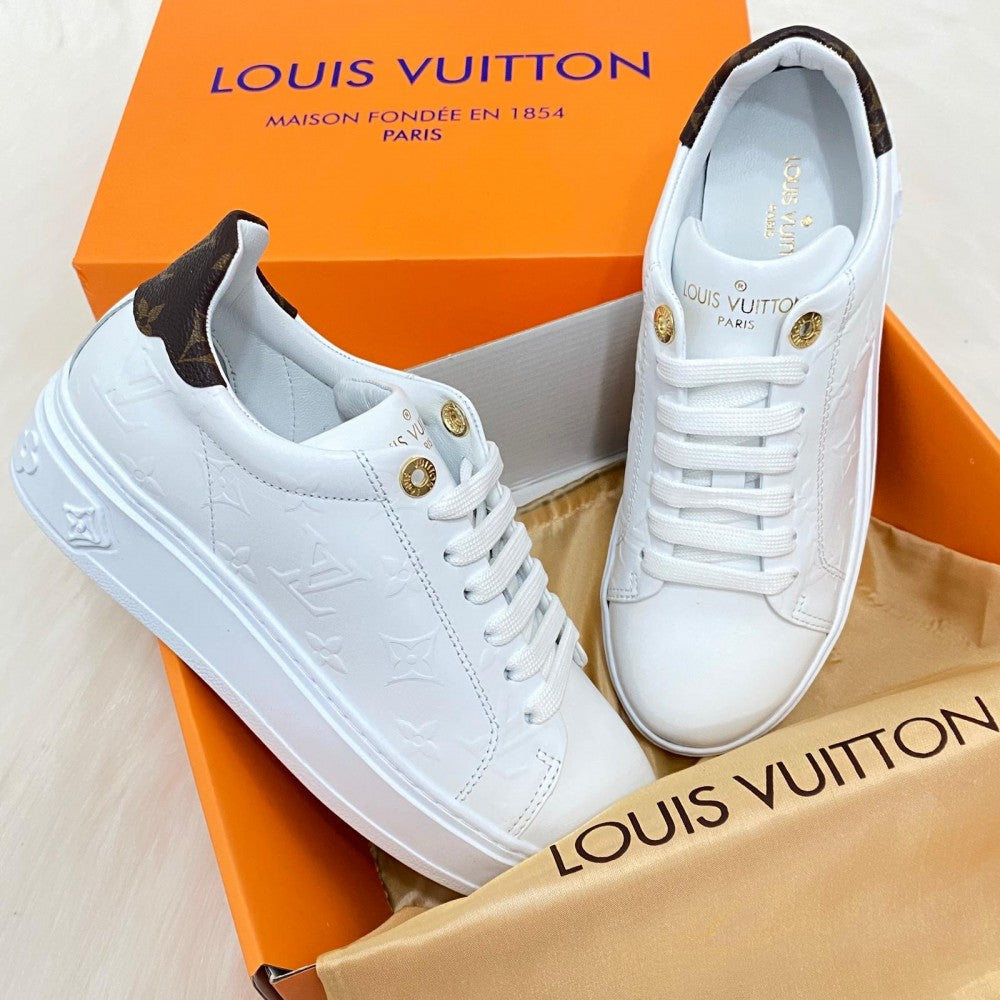 NeoNoe und Turnschuhe