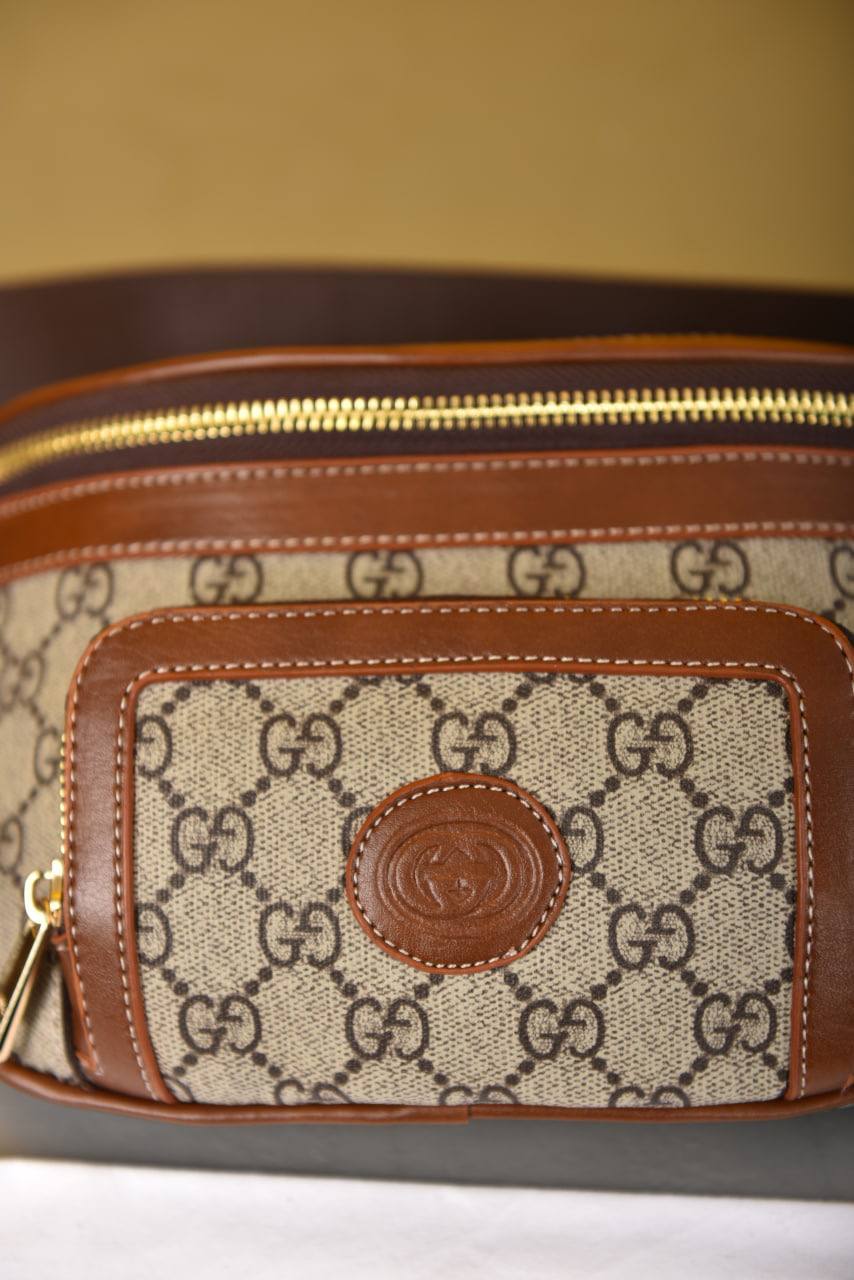 Gürteltasche mit Ineinandergreifendem