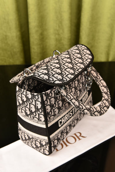 CD-Lady-CD-Tasche