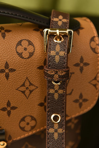 Metis Pochette
