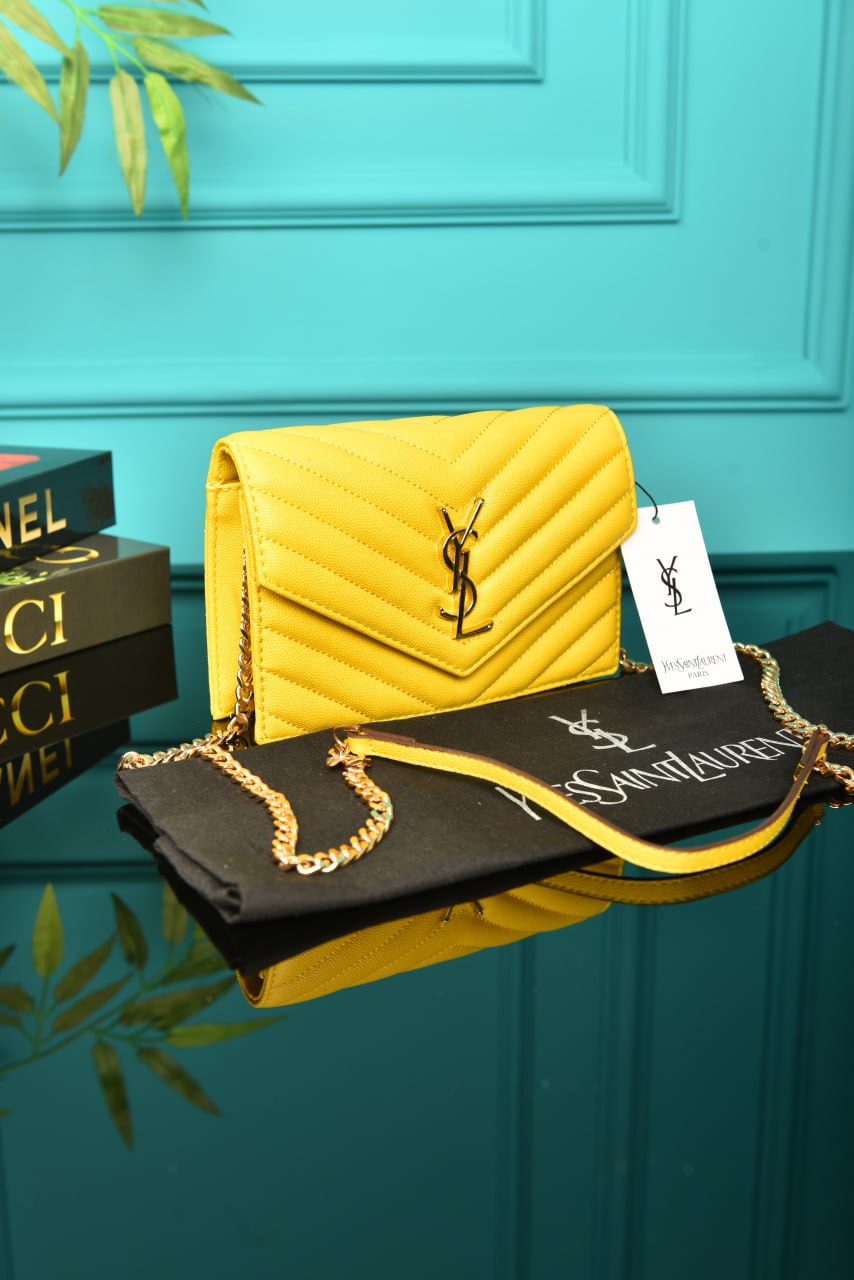 Portefeuille Cassandre en cuir avec chaîne