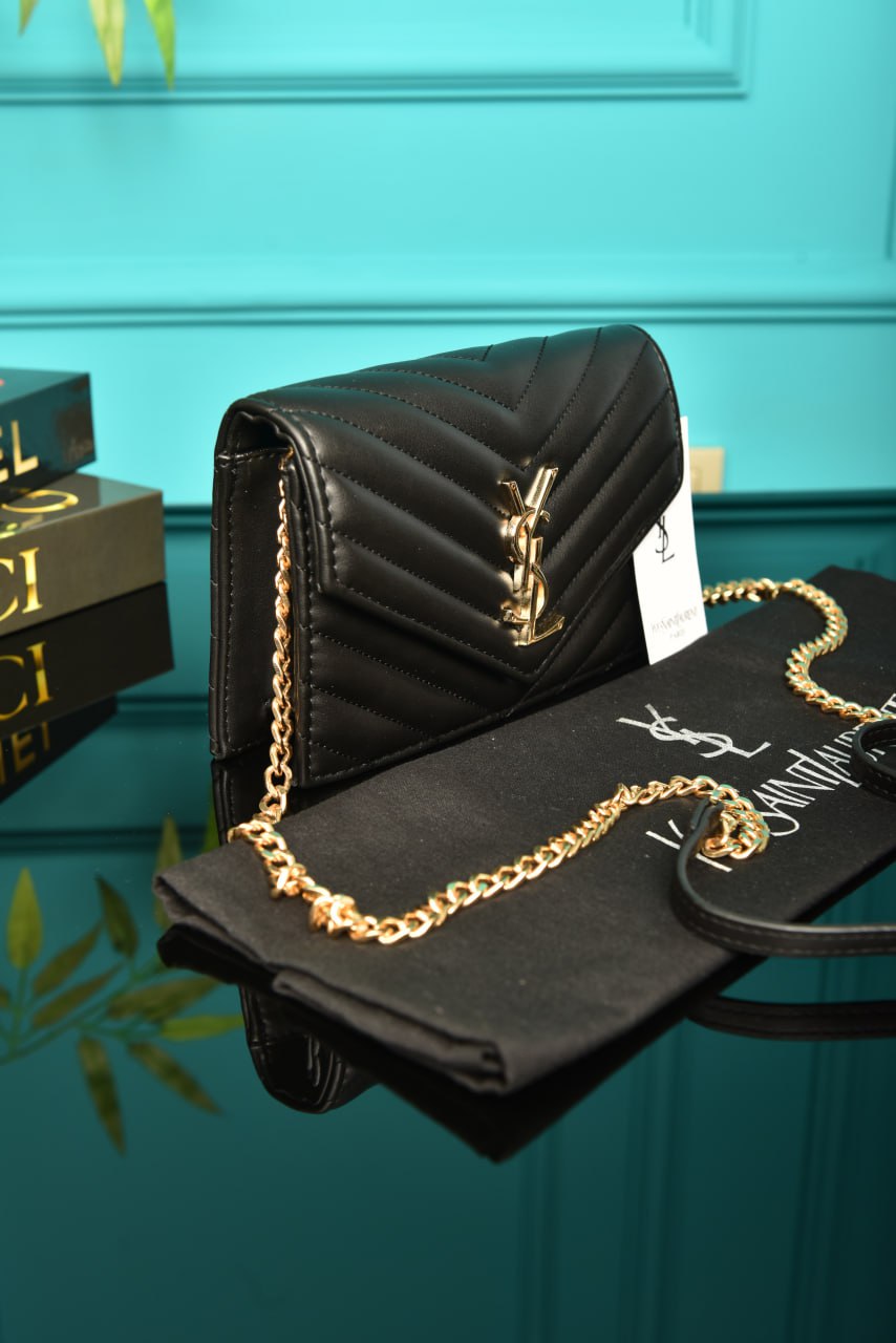 Portefeuille Cassandre en cuir avec chaîne