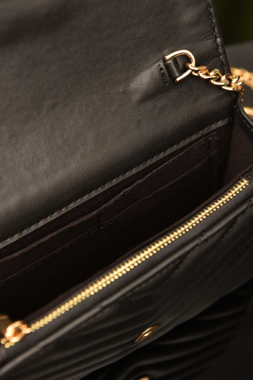 Portefeuille Cassandre en cuir avec chaîne