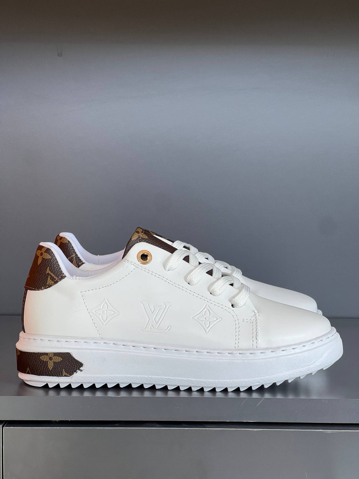 Shoe