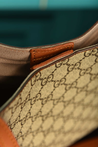 B Große Schultertasche