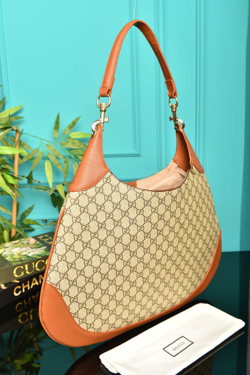 B Große Schultertasche