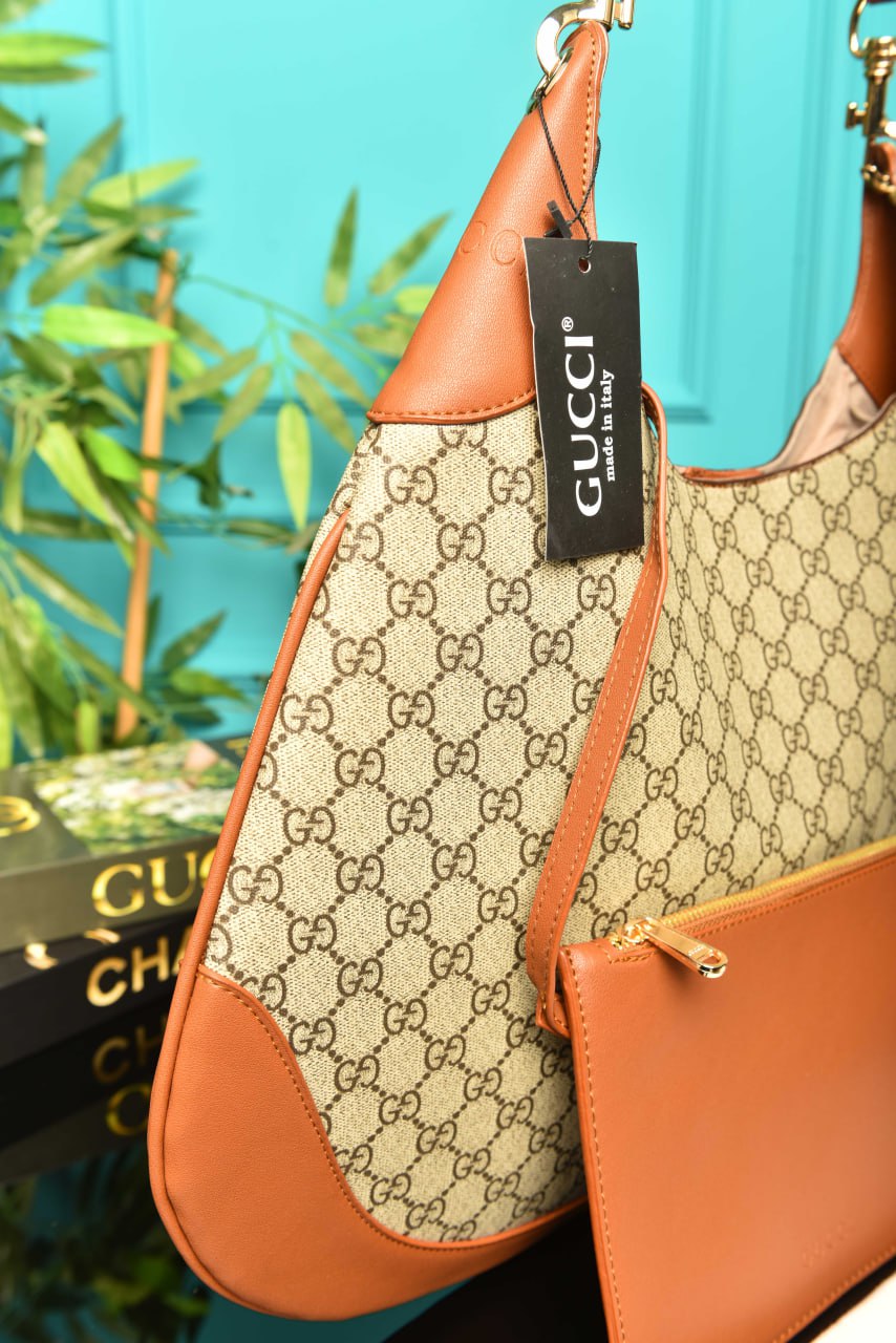 B Große Schultertasche