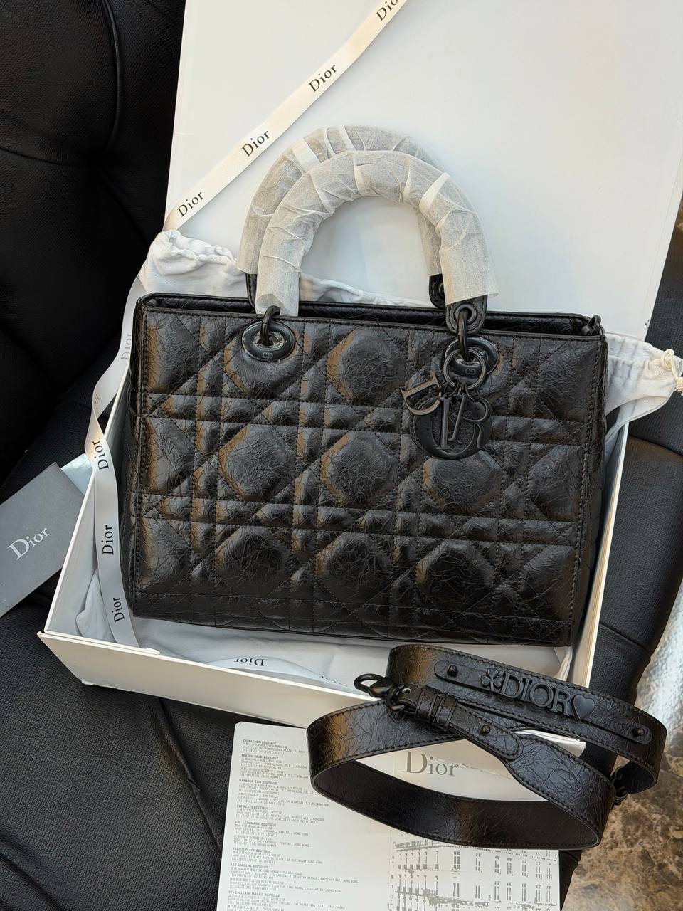 Schwarze Damenhandtasche - (Video)