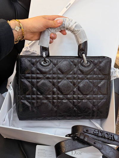Schwarze Damenhandtasche - (Video)