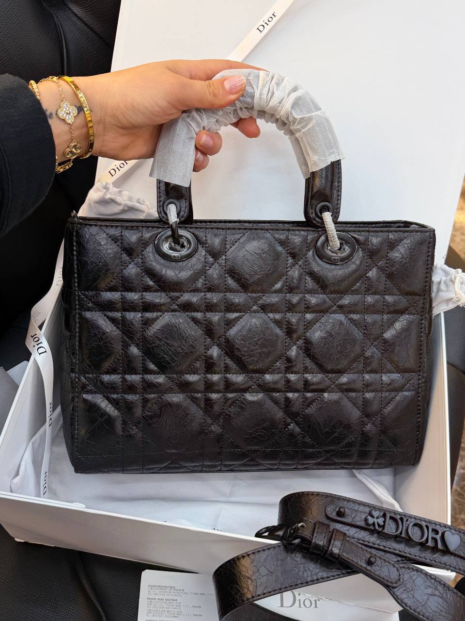 Schwarze Damenhandtasche - (Video)