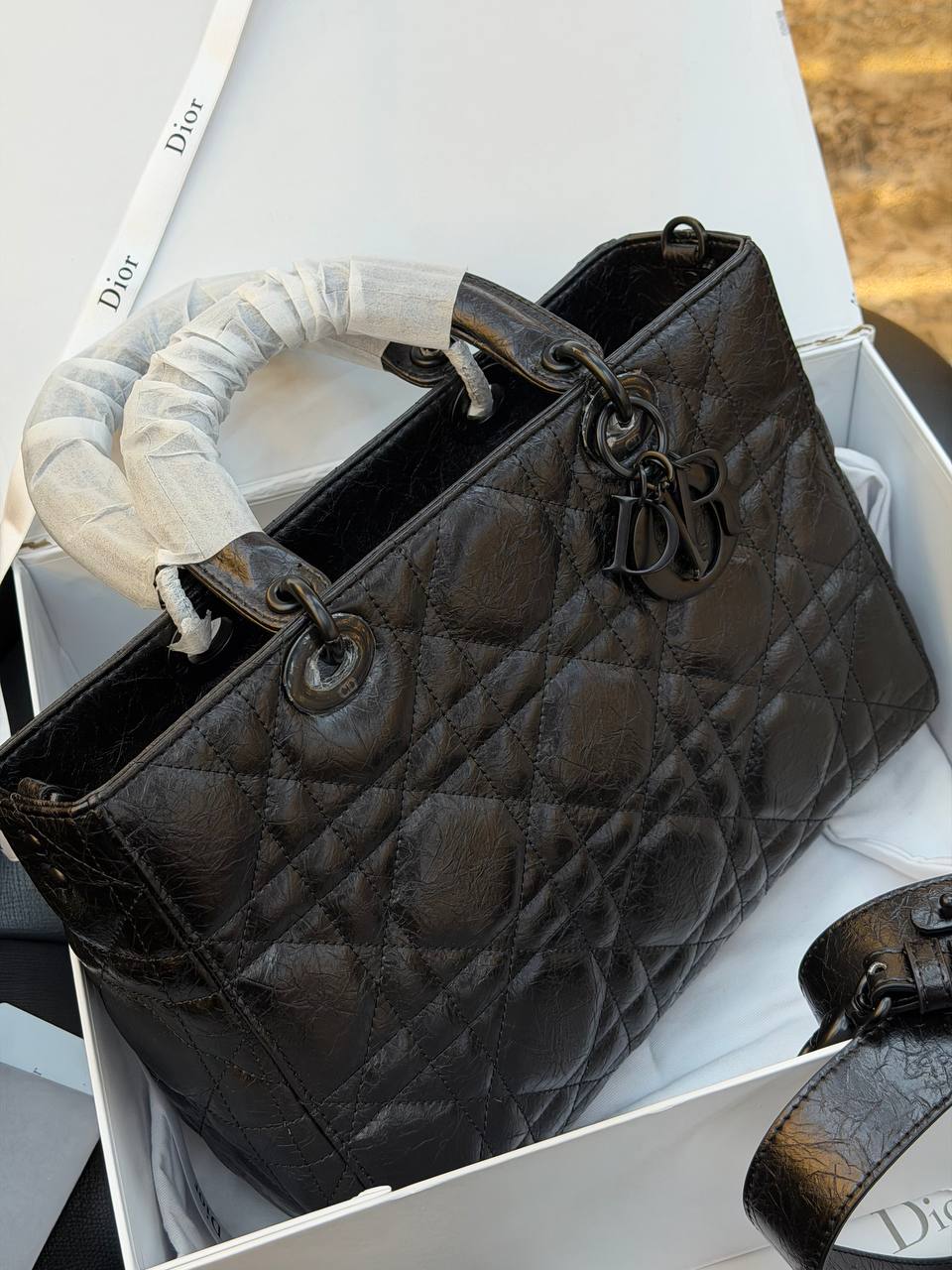 Schwarze Damenhandtasche - (Video)