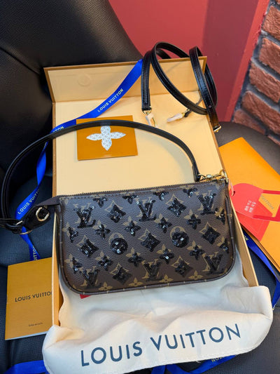 Pochette Accessoires – (Video)