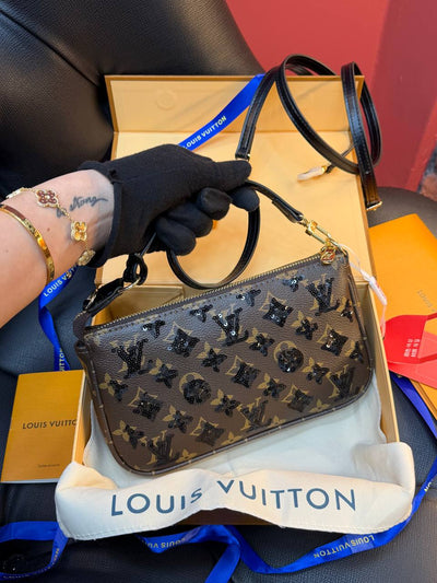 Pochette Accessoires – (Video)