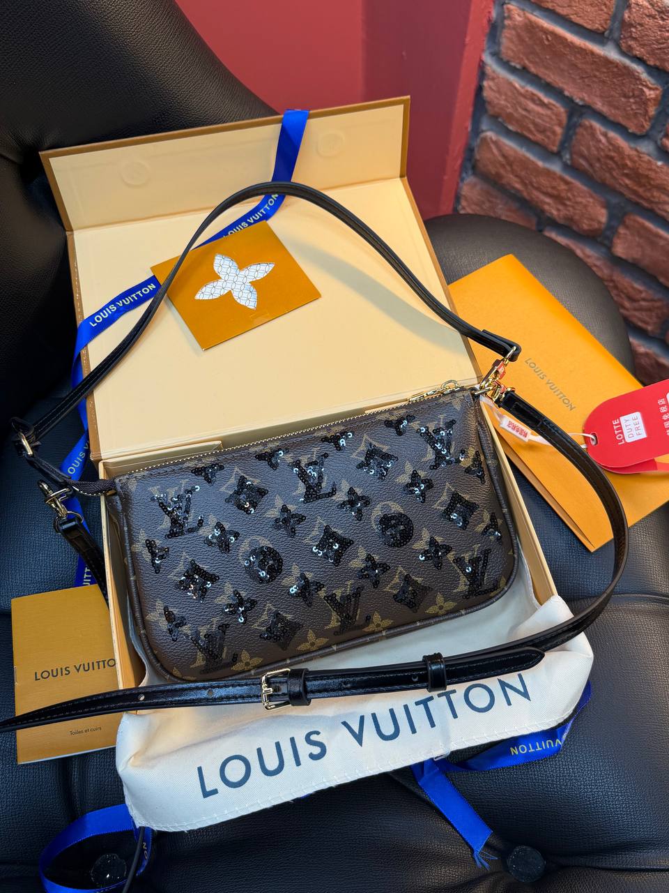 Pochette Accessoires – (Video)
