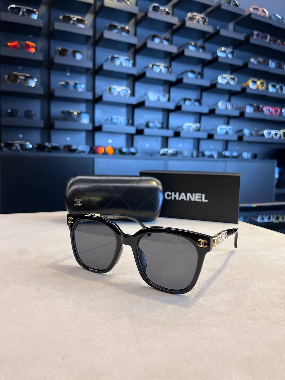 CH  - Sonnenbrille