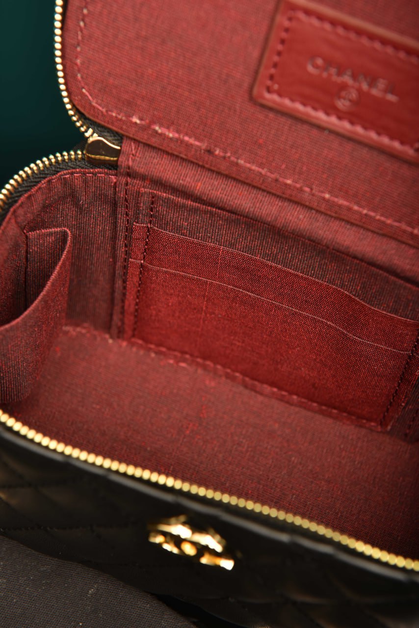 CH - Quilted Small Lambskin Vanity Case