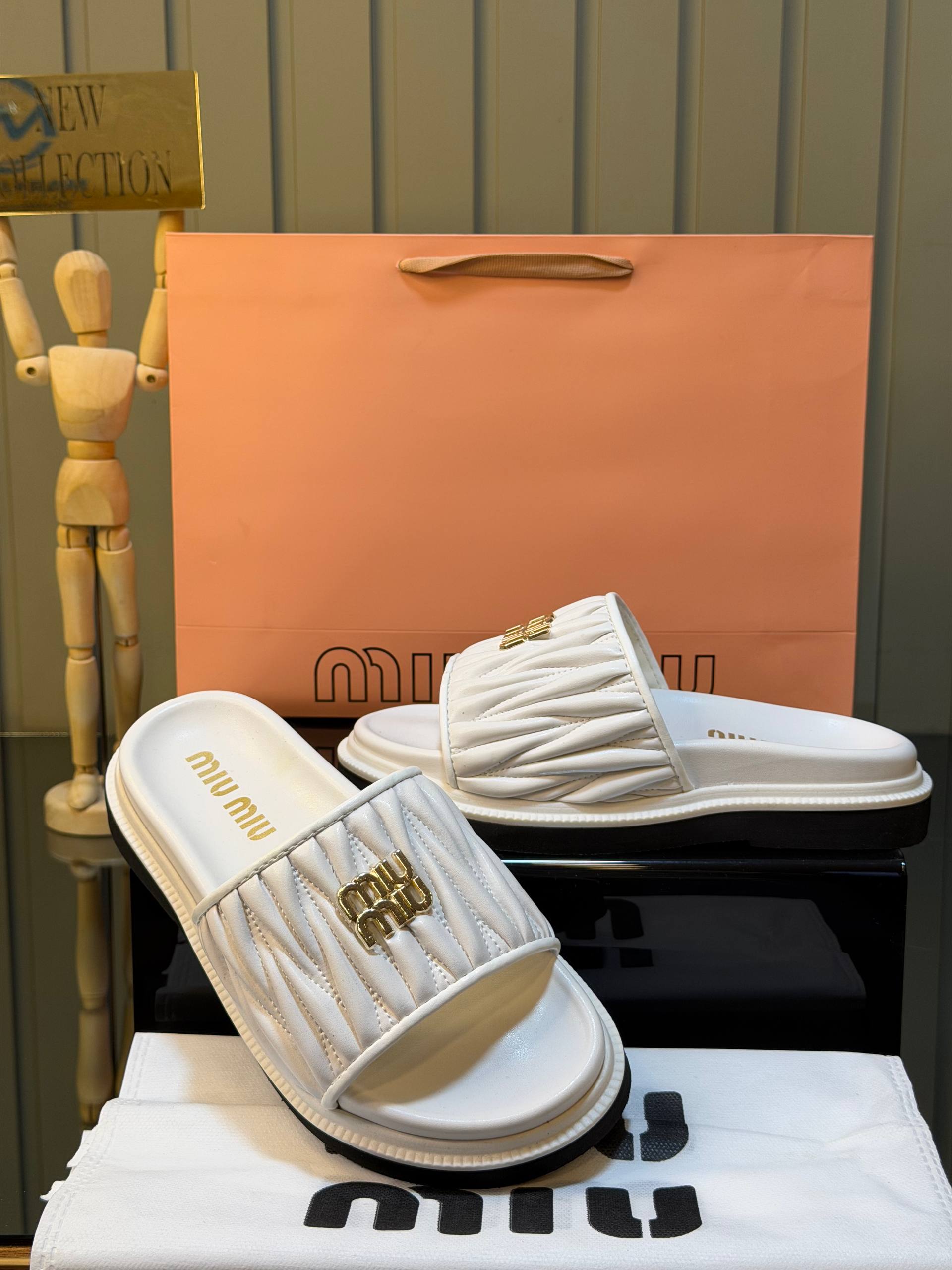 MM Wander Bag and Slipper