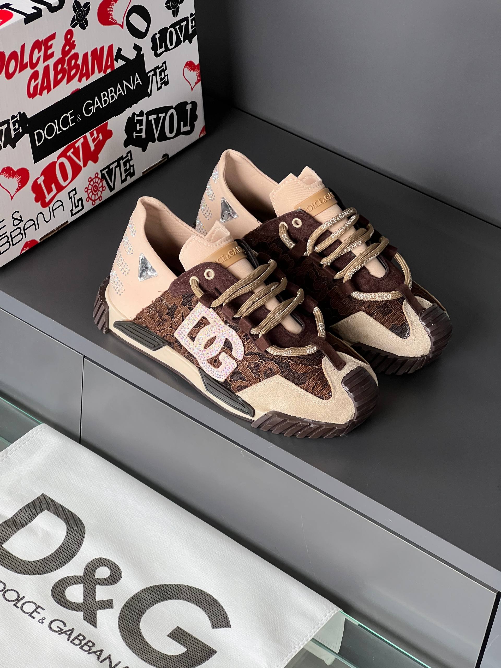 D -Shoes