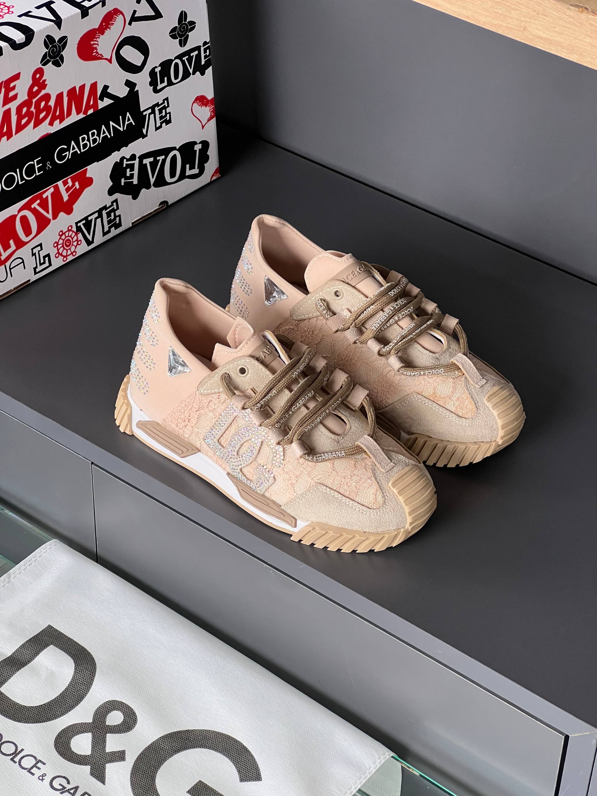 D -Shoes