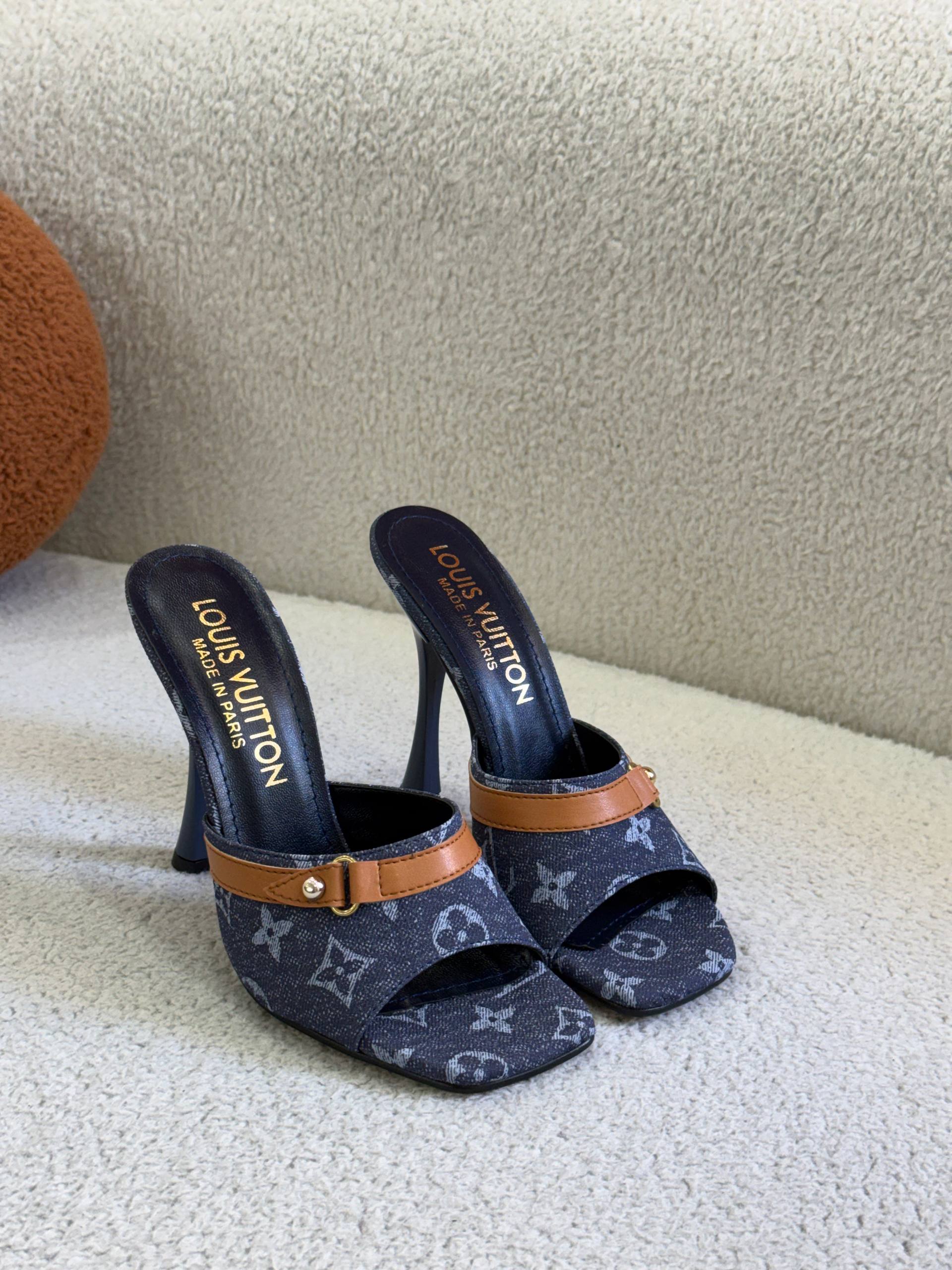 L- HEEL SLIDES