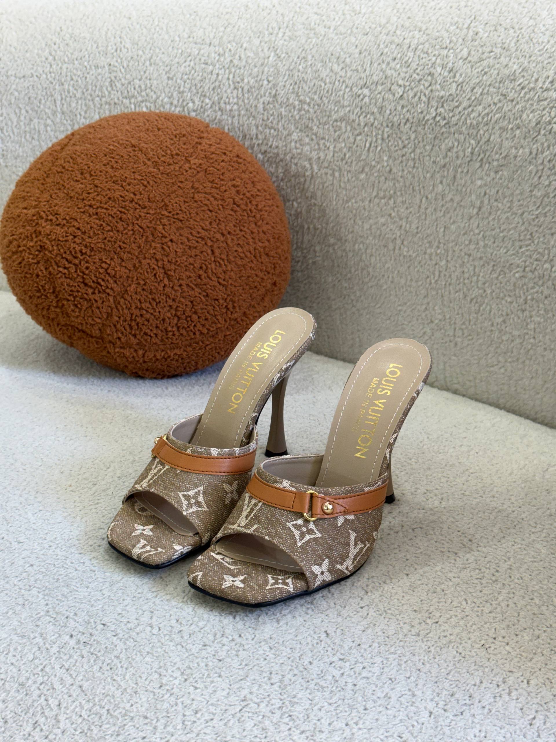 L-HEEL SLIDES