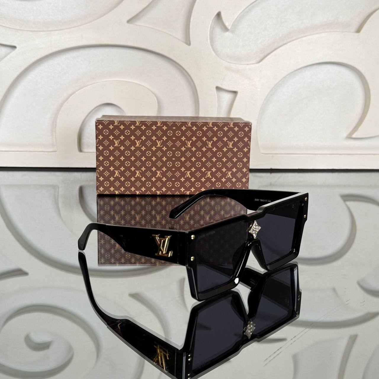 L - Sunglasses