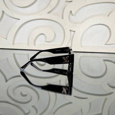 L - Sunglasses