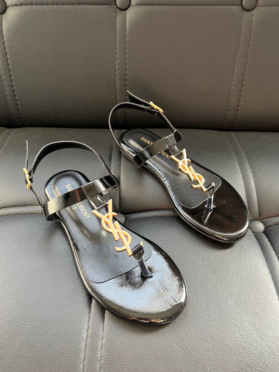 'Y Sandals